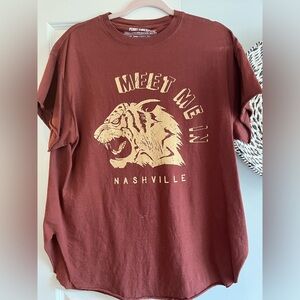 Pebby Forevee side-slit tshirt